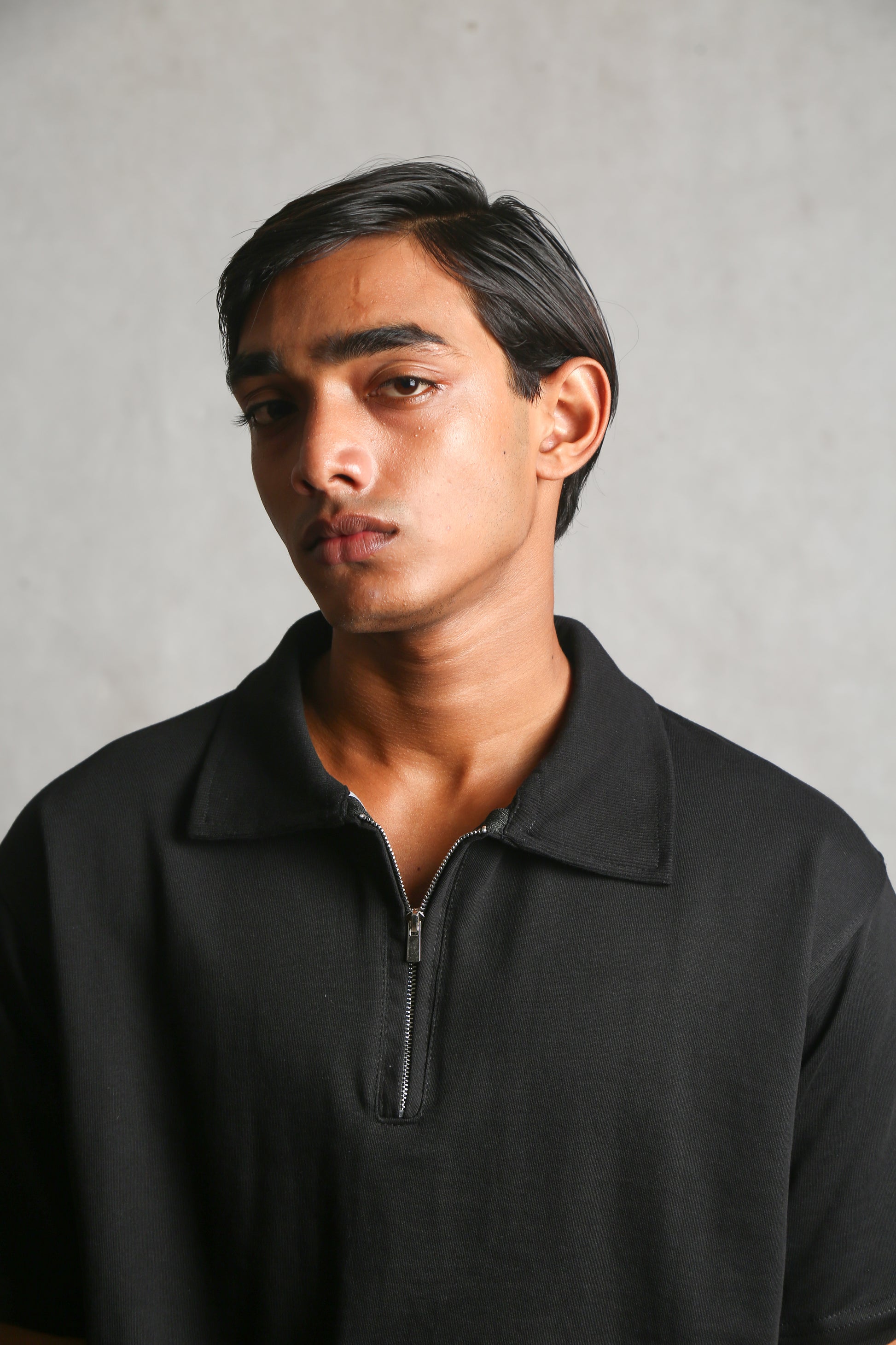 BLACK ZIPPER POLO T-SHIRT