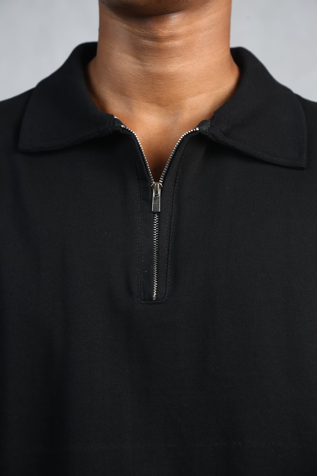 BLACK ZIPPER POLO T-SHIRT