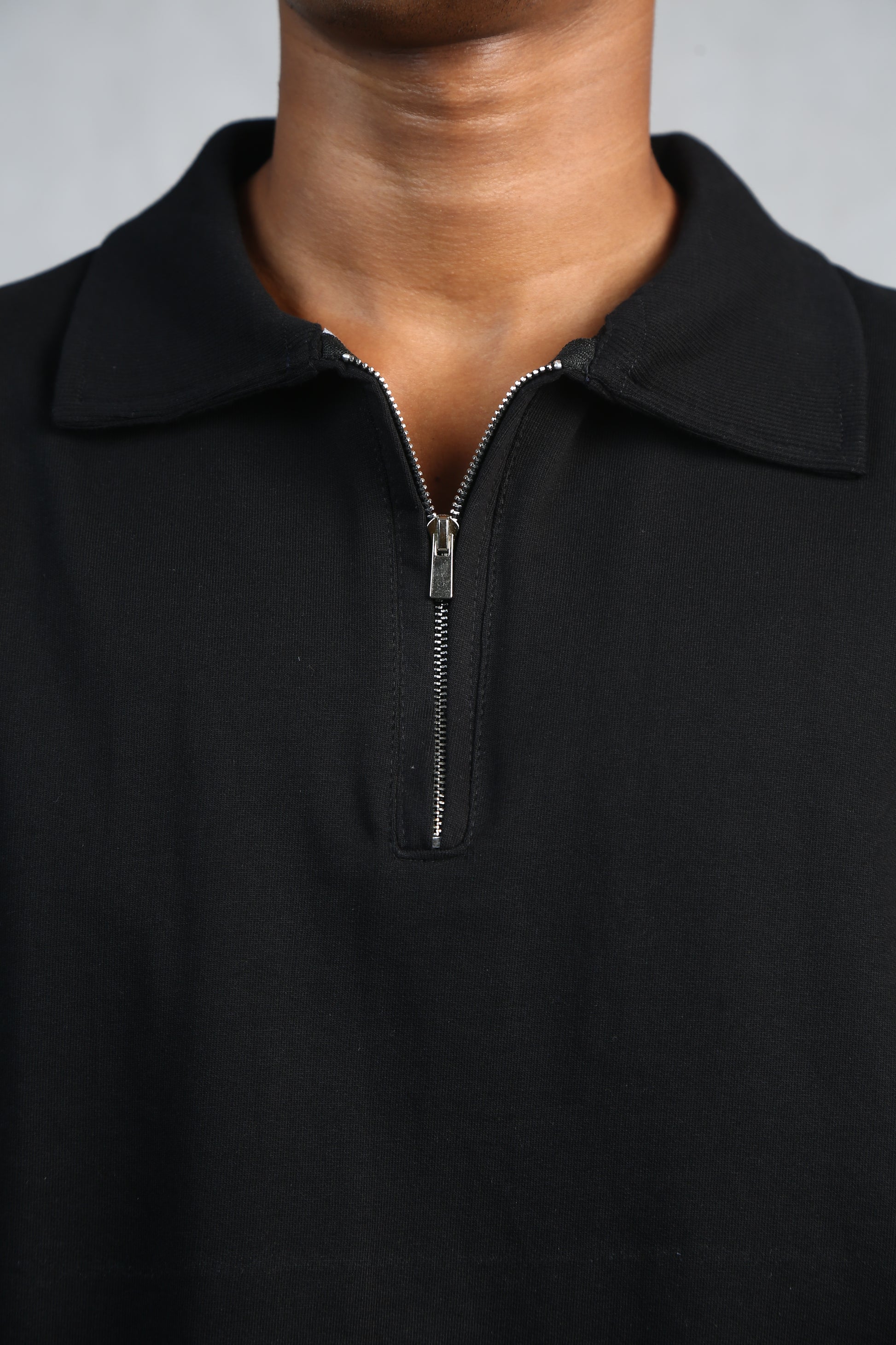 BLACK ZIPPER POLO T-SHIRT