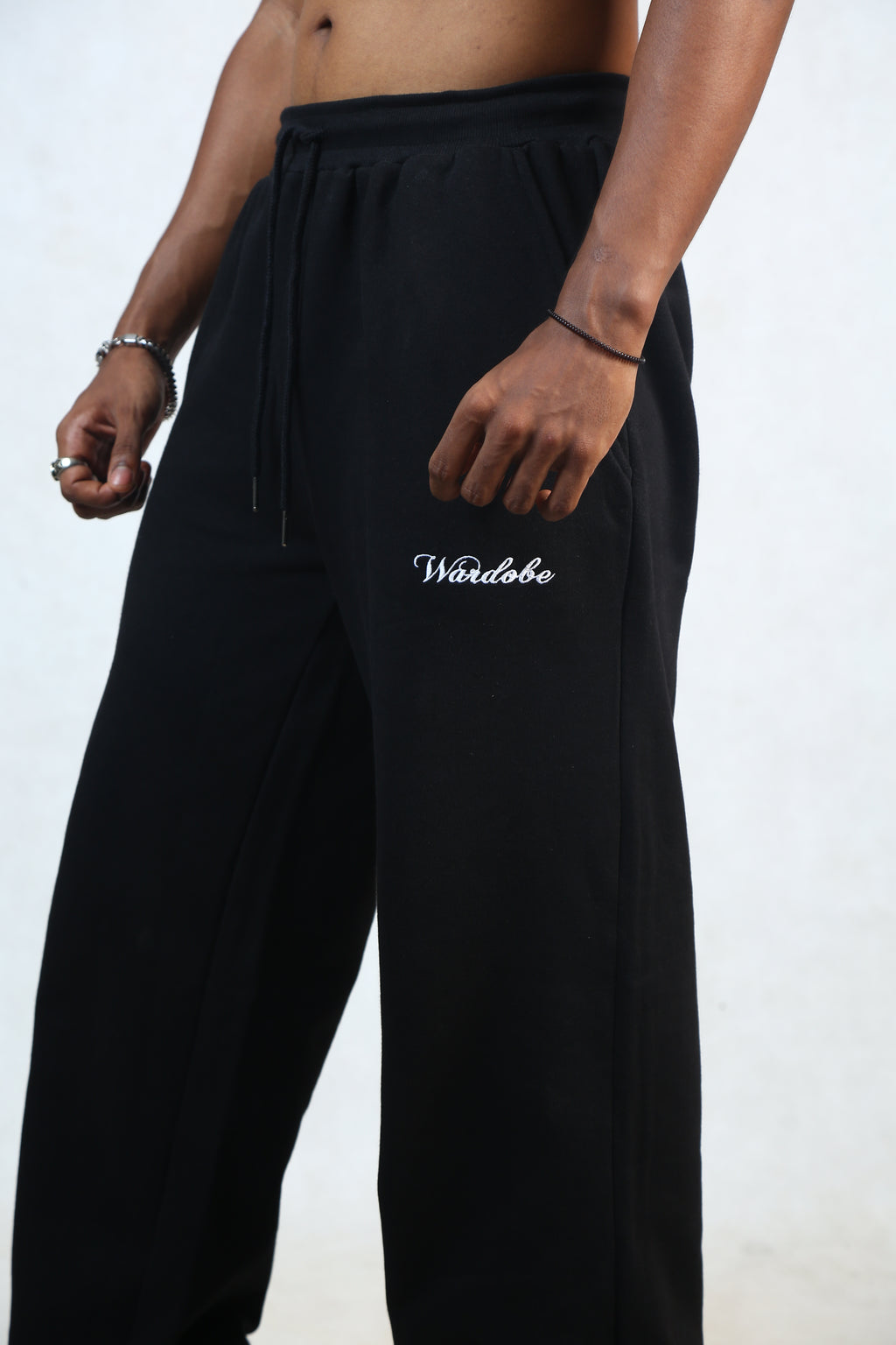 BLACK SWEATPANTS LOOSE-FIT