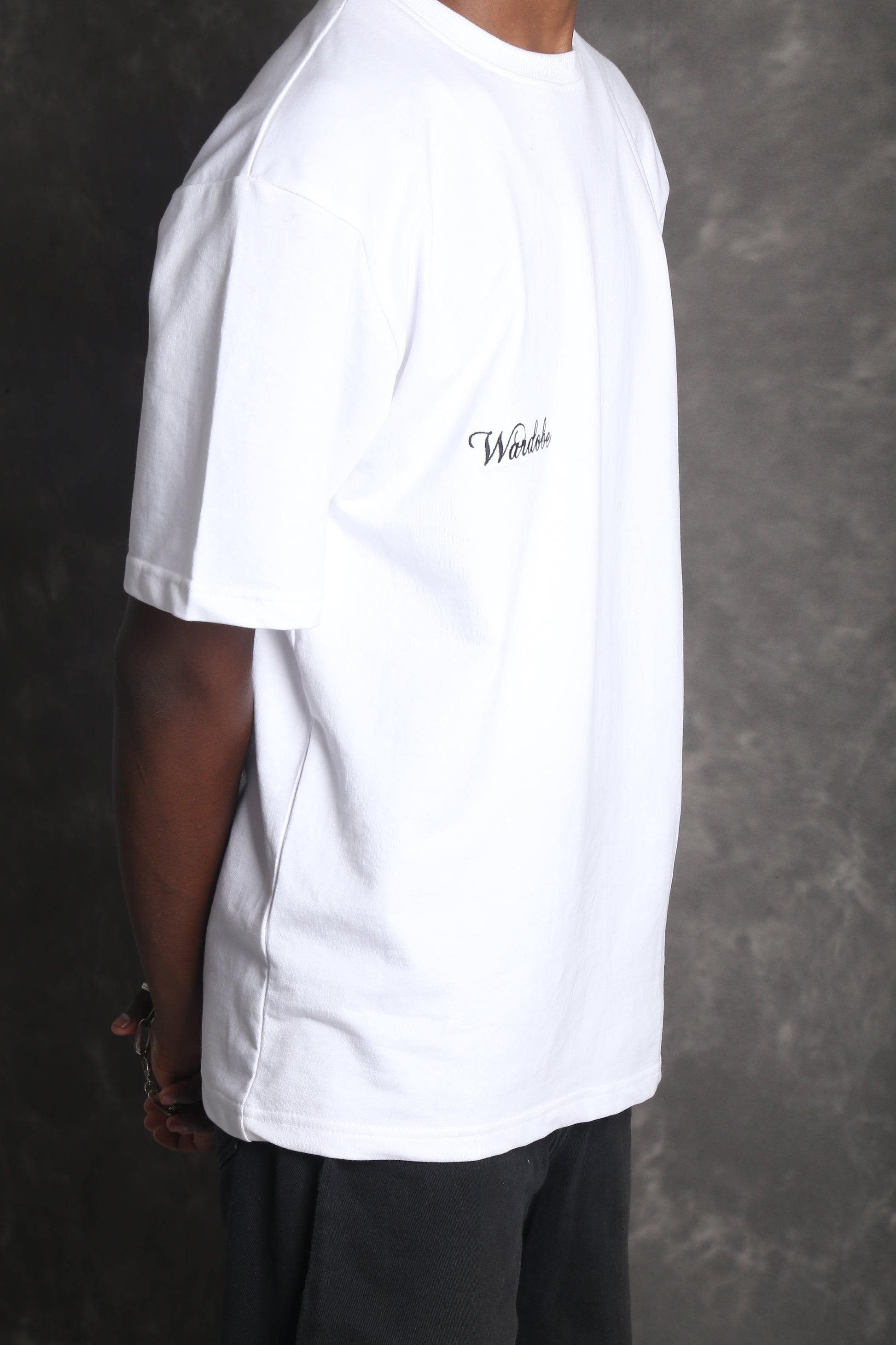 WHITE OVERSIZED T-SHIRT side view