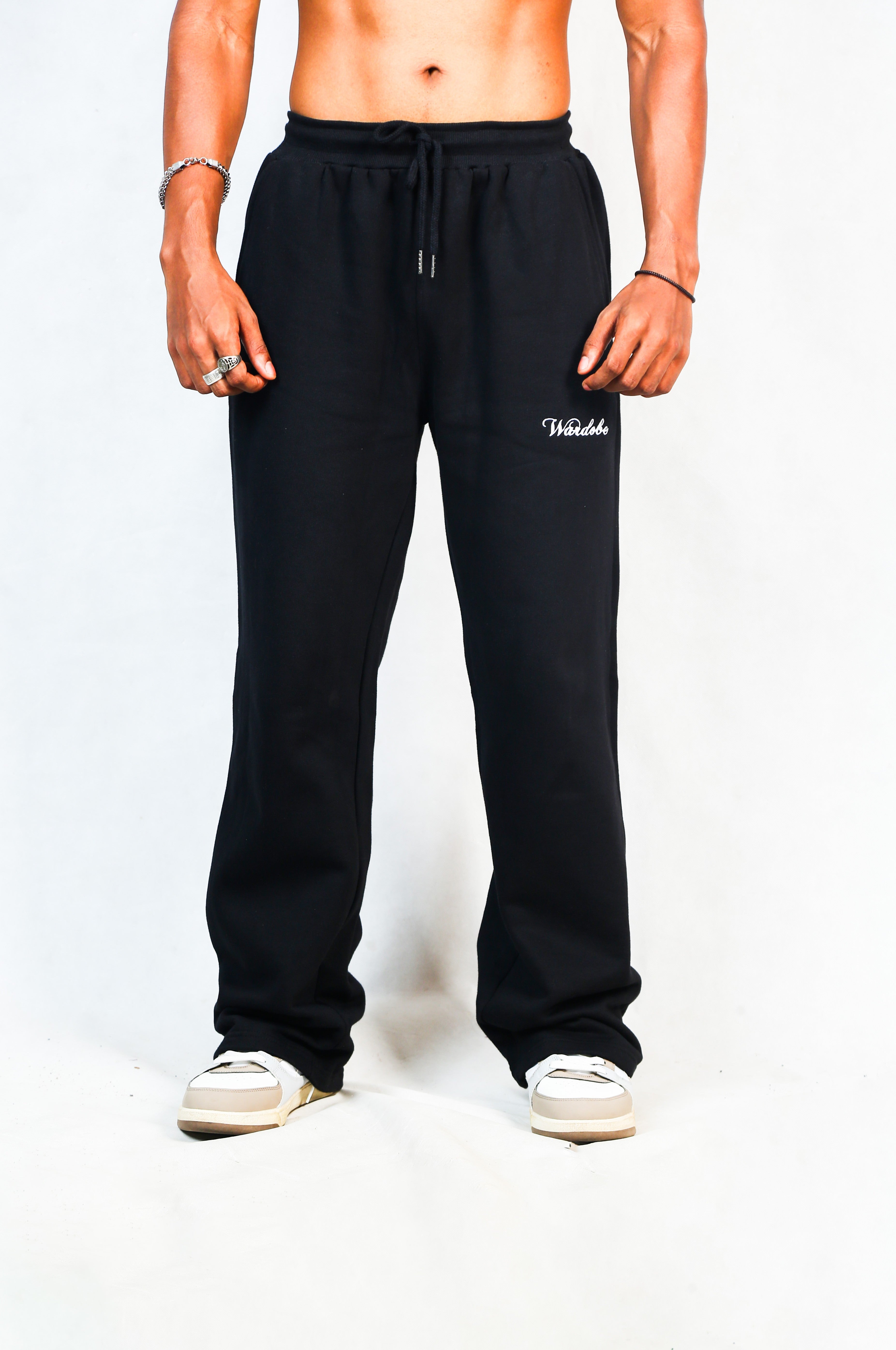 BLACK SWEATPANTS LOOSE-FIT